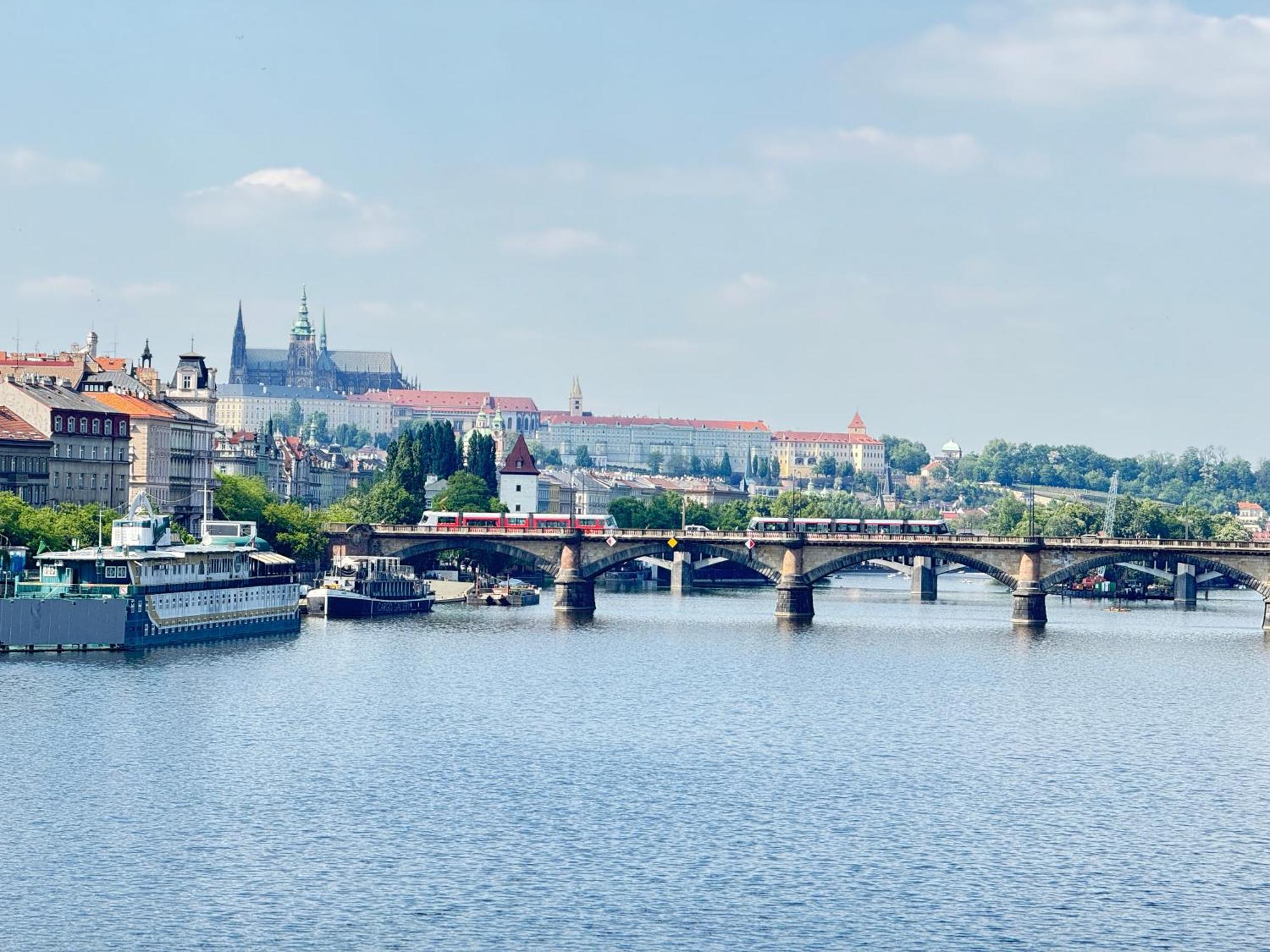 Free Parking - Cozy Near Vysehrad Railway Bridge Appartement